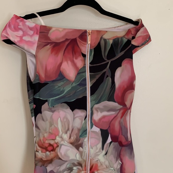 Stunning Ted Baker Off the Shoulder Dress - Picture 8 of 12